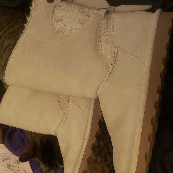 Boots - Picture 8 of 15